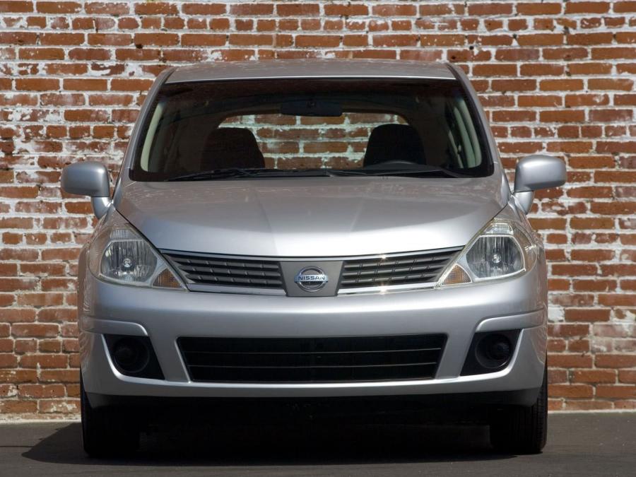  Nissan Versa Hatchback 2007 года  (фото 12 из 17)
